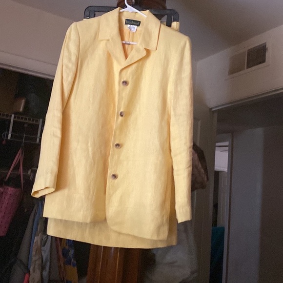 2pcs yellow skirt set 4 buttons on jacket - Picture 1 of 5